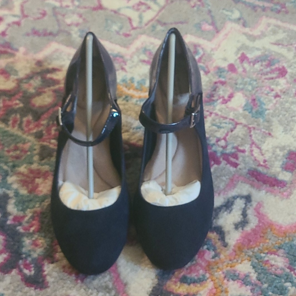 Brand new round toe, navy blue, shoe